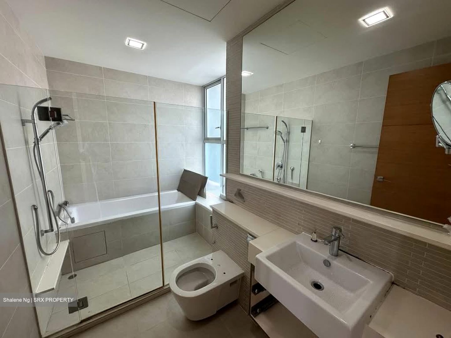 The Esta (D15), Condominium #557367631